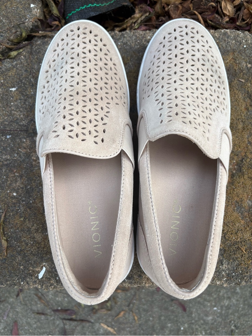 Vionic Kani Perforated Slip-On Sneakers Beige US 7